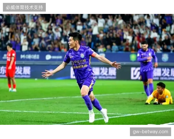 王秋明在中场扮演着津门虎节拍器的角色，他的传球调度是球队战术体系运转的关键一环